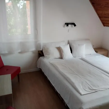 Dom Nyaralo Balatonfenyves