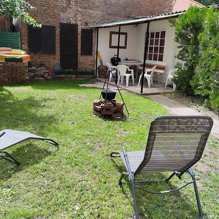 Dom Nyaralo Holiday home *