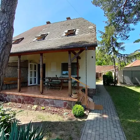 Σπίτι διακοπών Dom Nyaralo Balatonfenyves