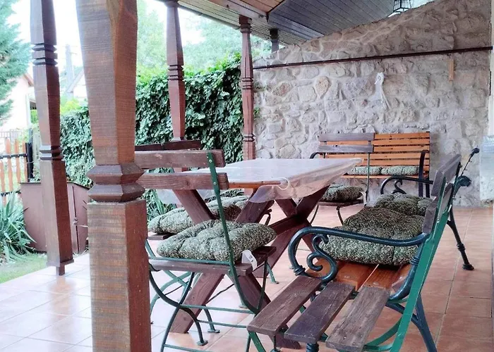 Case de vacanță Dom Nyaralo *