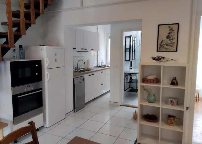 Dom Nyaralo * Balatonfenyves