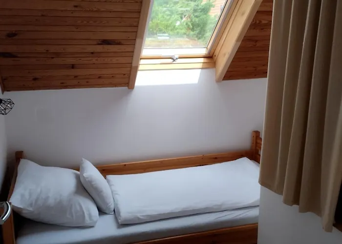 Dom Nyaralo Case de vacanță *