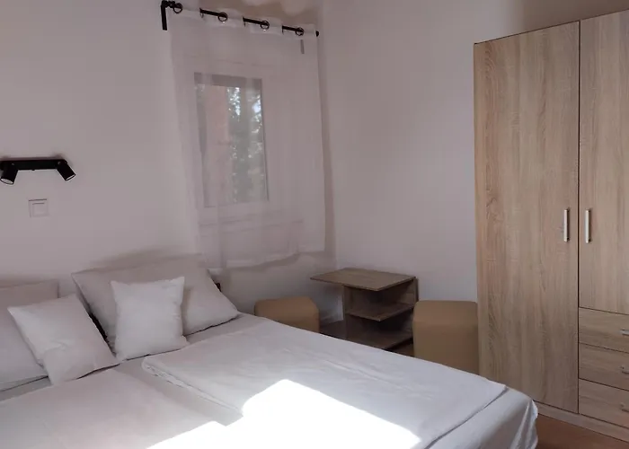 Dom Nyaralo Case de vacanță *