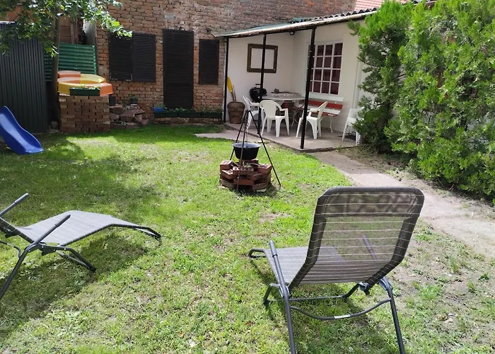 Dom Nyaralo Case de vacanță *